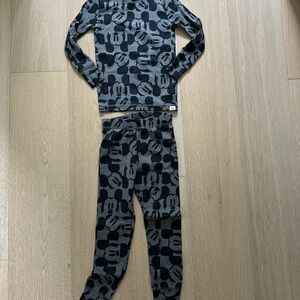 GAP Disney Mickey Pajama Set with Long-Sleeve - SZ 6